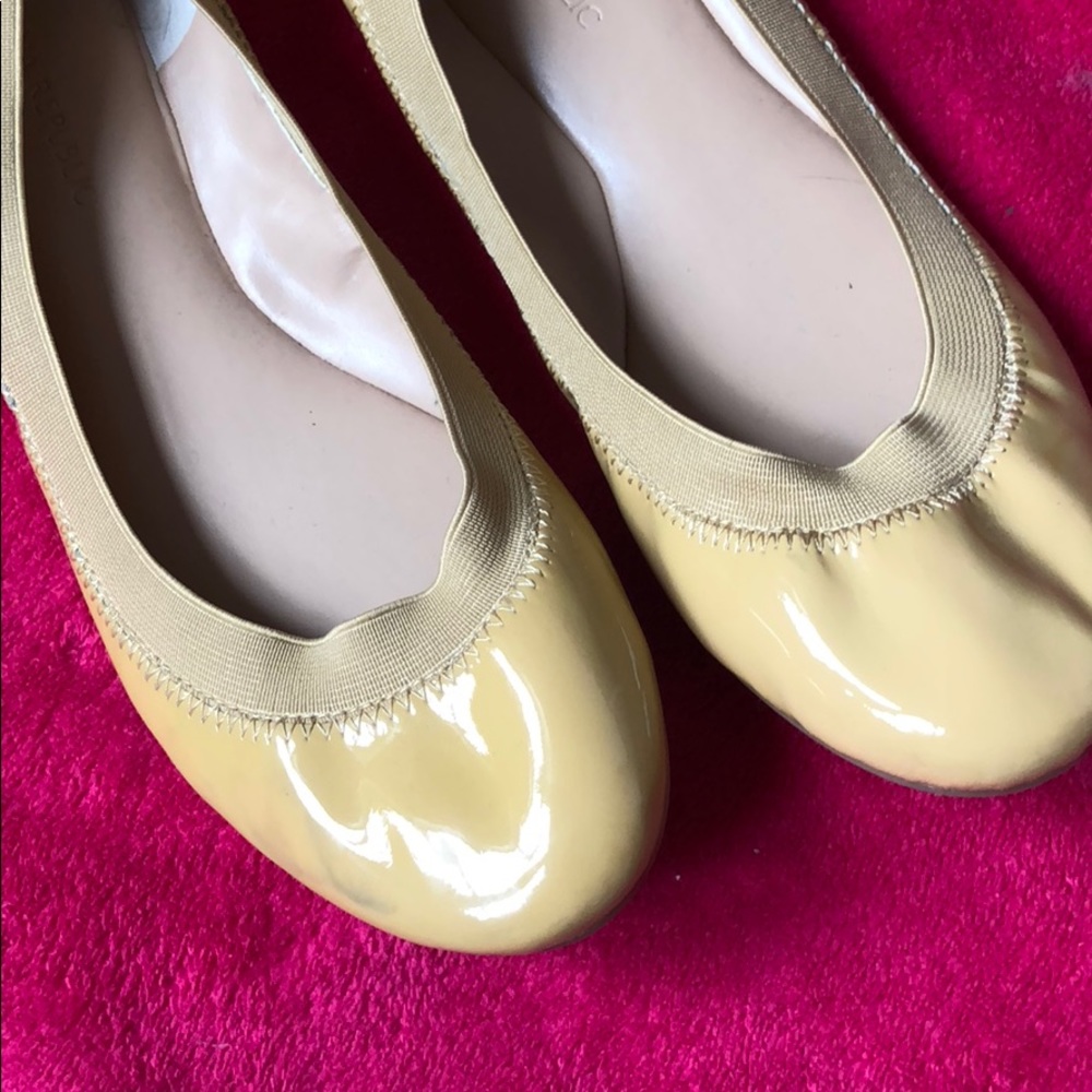 Banana republic flats